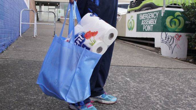 ​“滚回家！”澳癌症患者戴口罩买药被认为患新冠，在超市停车场遭辱骂！在澳洲戴口罩到底有多难？