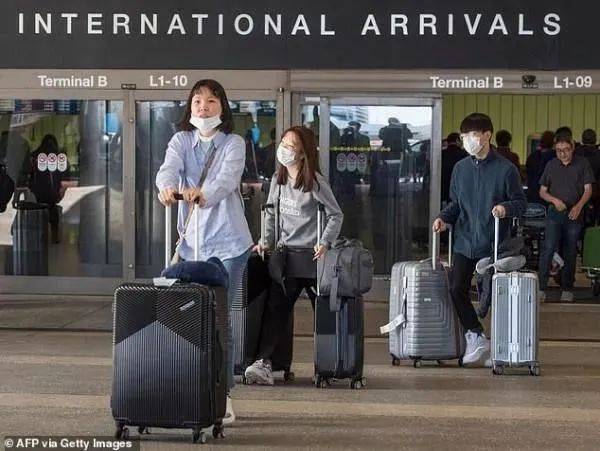 4万元一张机票，30小时不敢睡觉，被迫隔离14天，这届中国留学生到底有多惨？