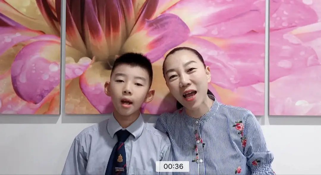 Sarah Ruan和儿子参与云合唱《明天会更好》