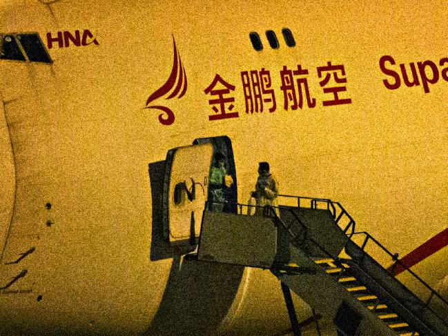 “我不要中国口罩！”武汉首架货机给澳洲运来90吨防疫物资! 却换来这些人的冷嘲热讽…